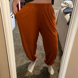 NWOT Aerie “parachute” pants in burnt orange size small (I’m too short)